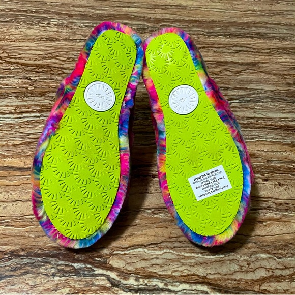 Ugg - Picture 7 of 8